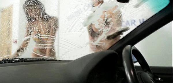 Mean Jodie Lee handles cock at car wash